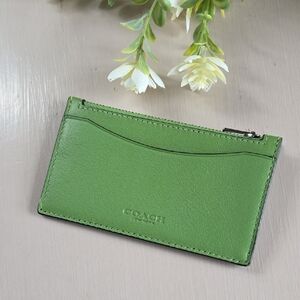 Like New, COACH Avocado 🪴 Green Small Wallet